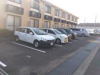 レオパレス三政荘 駐車場