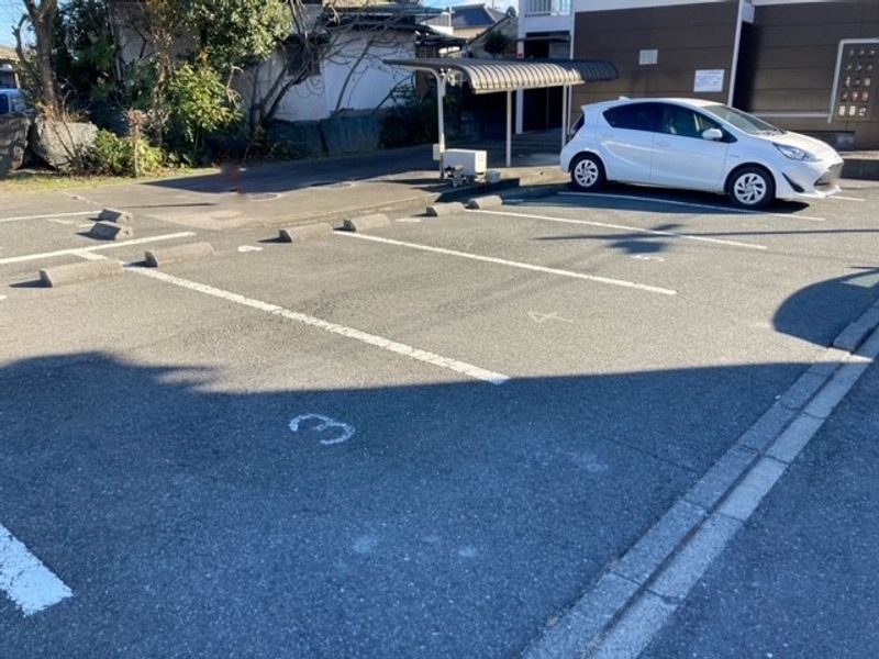 レオパレスグランデューヨシダ 駐車場