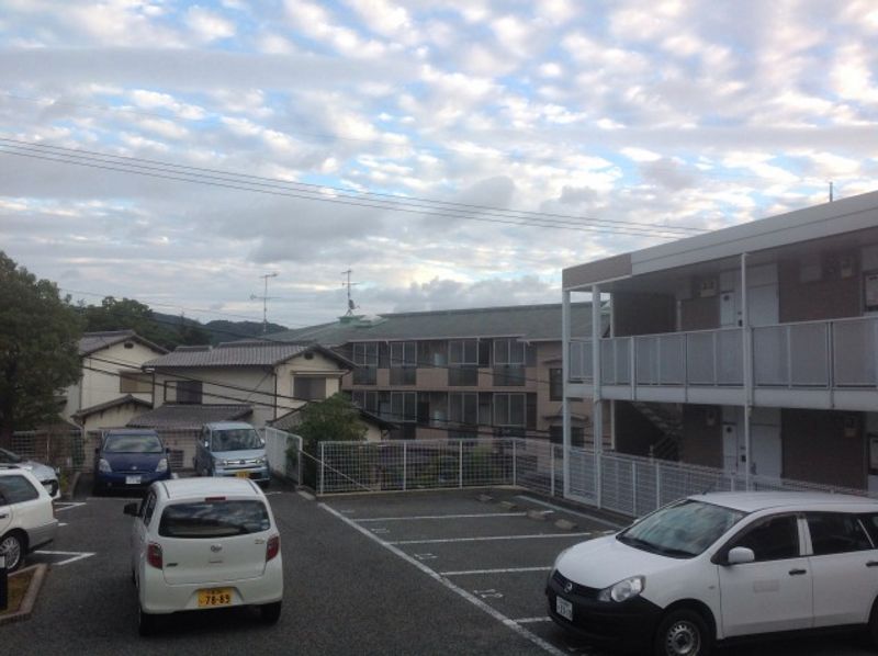 レオパレス多田３ 駐車場