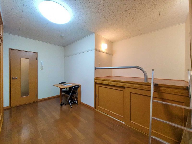 レオパレスレインボー 居間