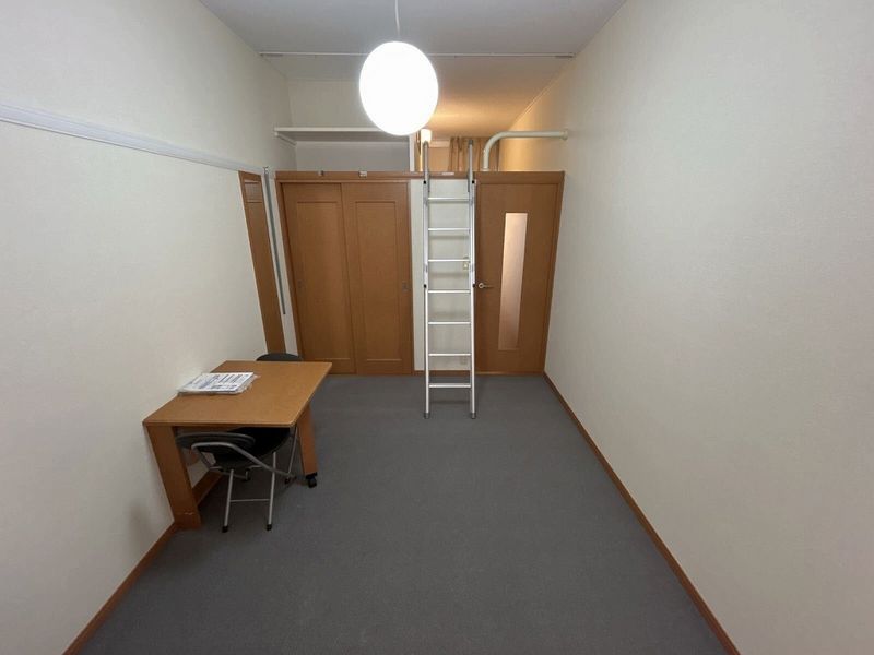 レオパレスグランプラス 居間