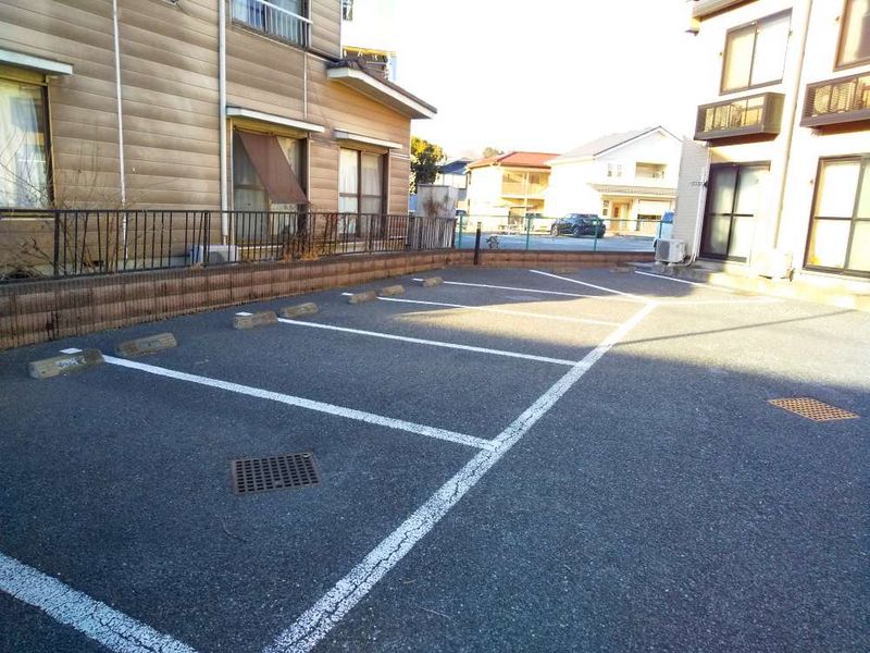 レオパレス和 駐車場