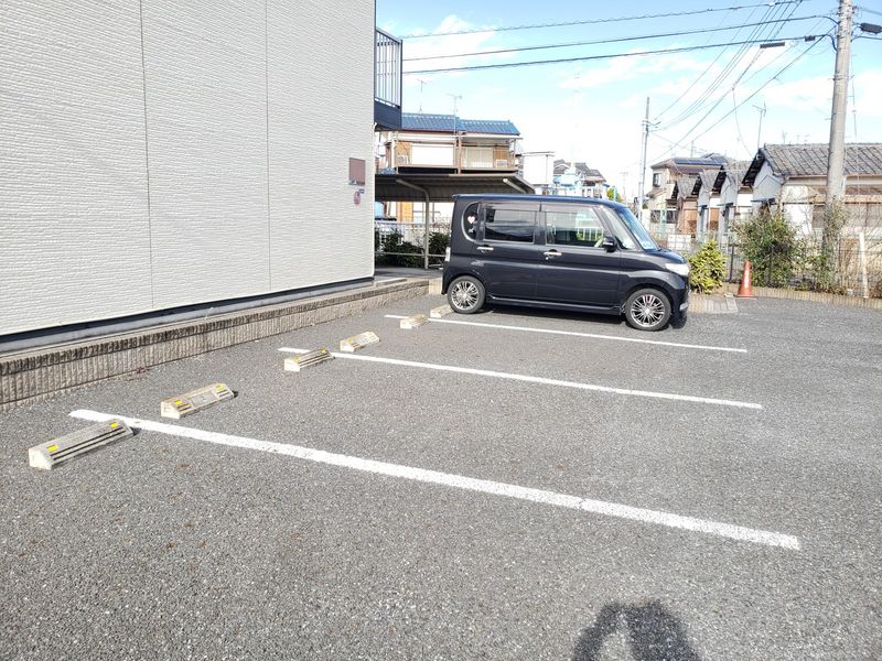 レオパレスアーバン 駐車場