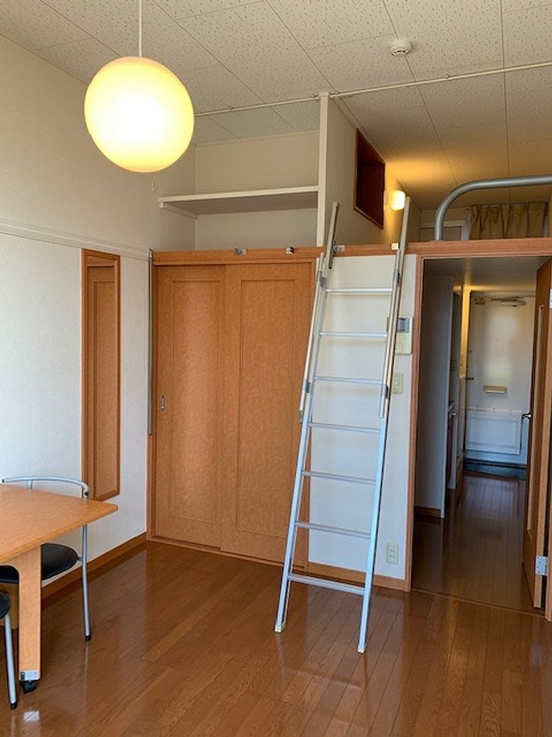 レオパレスアドバンス芦屋 寝室