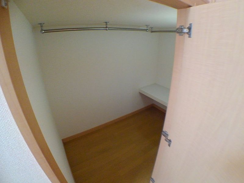 レオパレス瓦町 収納