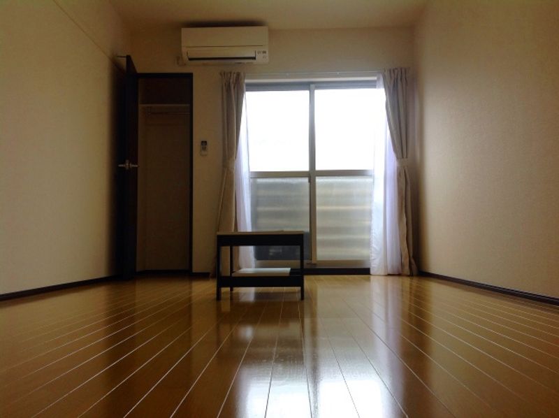 クレイノ高坂 居間