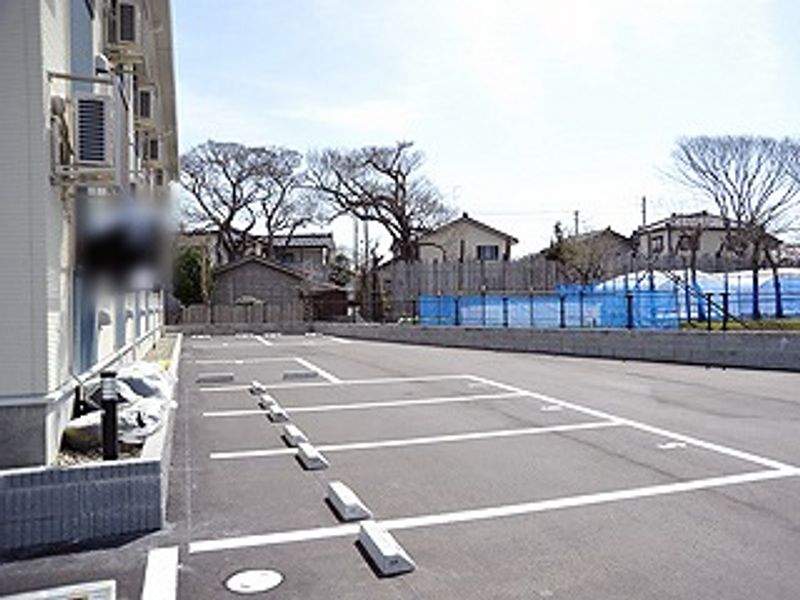 レオネクストミニォン 駐車場