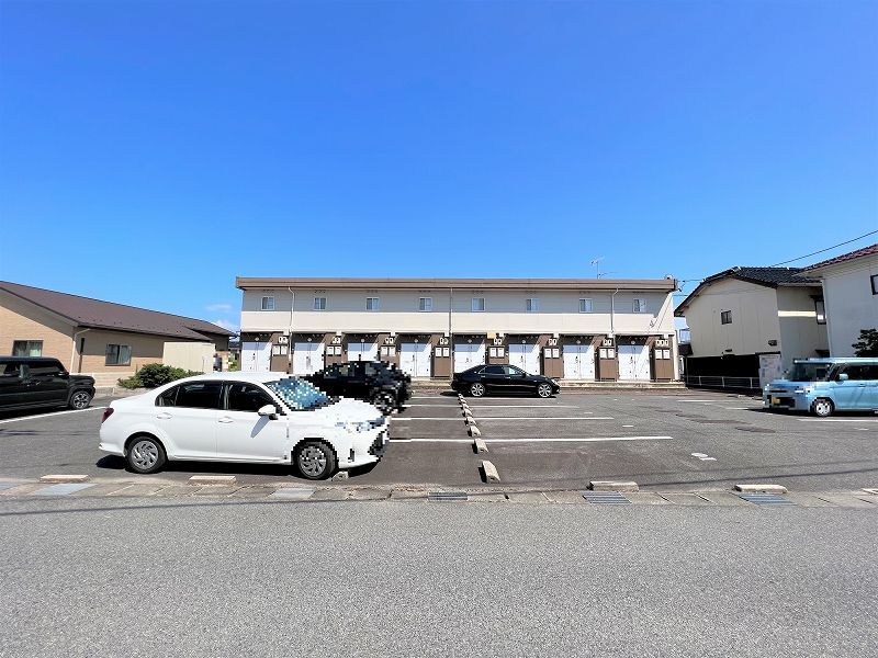 レオパレスパイナリー 駐車場
