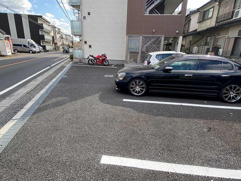 クレイノポモドーロ 駐車場