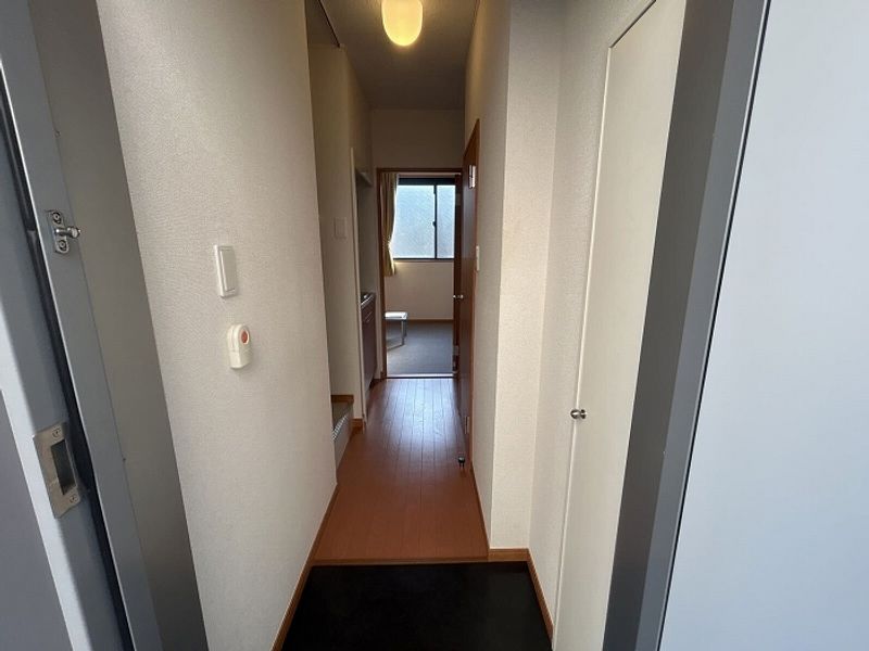 レオパレスなでしこ 玄関
