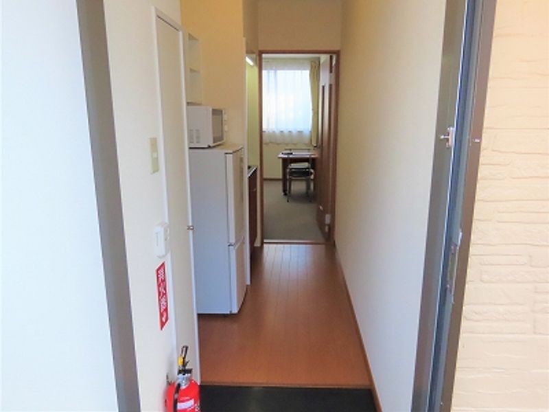 レオパレス神田町 玄関