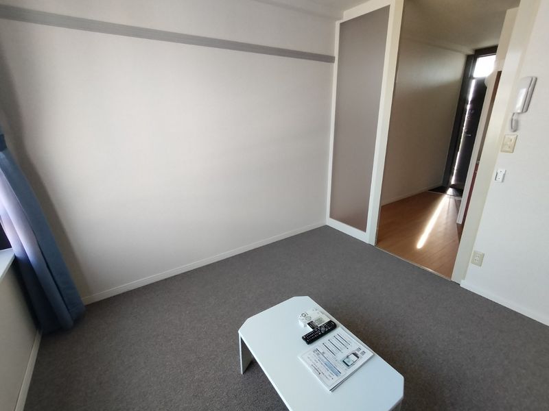 レオパレス日の出 居間