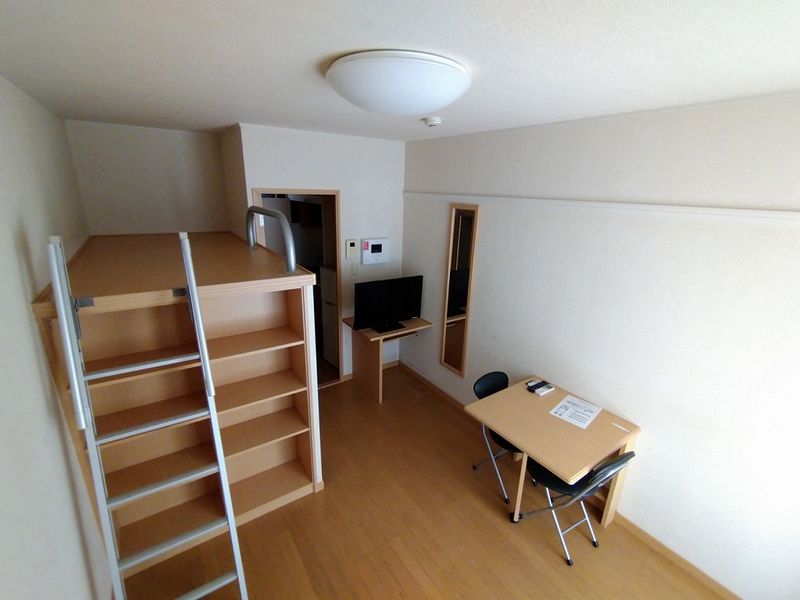 レオパレス宿河原 居間