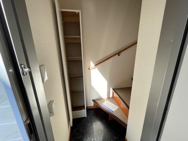 レオパレス美里 玄関