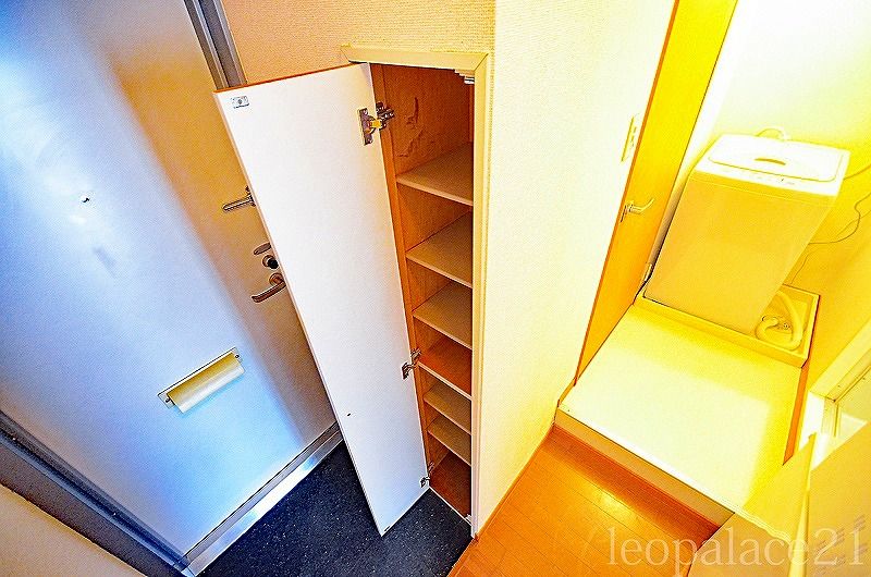 レオパレスさくら 玄関