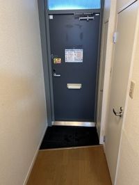 レオパレスバロン 玄関