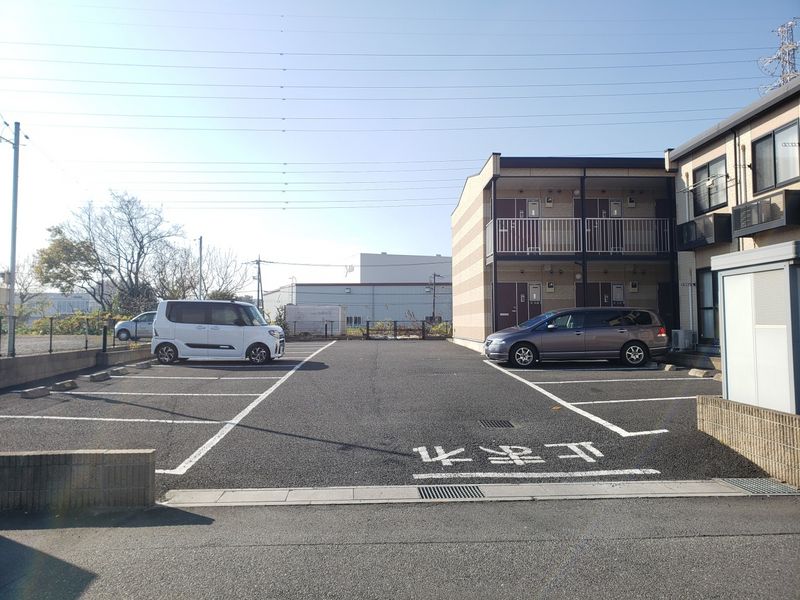 レオパレスＷＡＮ 駐車場