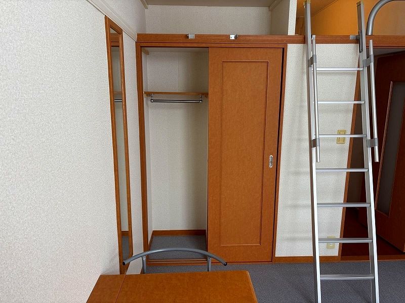 レオパレスＱＵＡＴＲＥ 収納