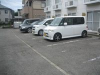 レオパレスショコラ 駐車場