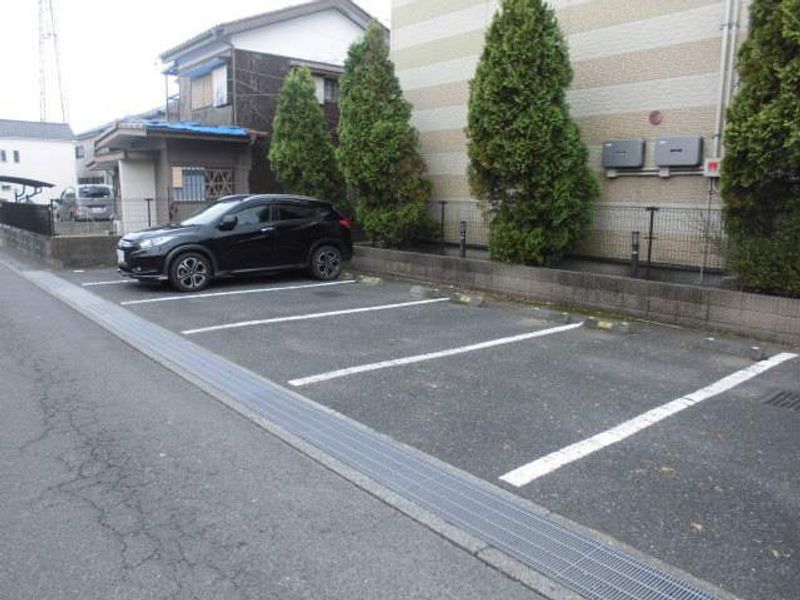 レオパレスルーミナス　Ａｙａ 駐車場