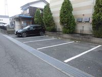 レオパレスルーミナス　Ａｙａ 駐車場