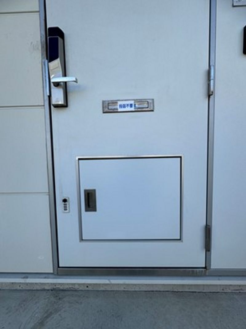 レオパレスストーンリバー 玄関