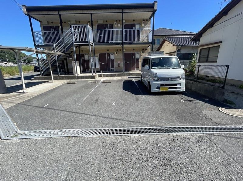 レオパレスＴＡＫＡＹＡＭＡ 駐車場