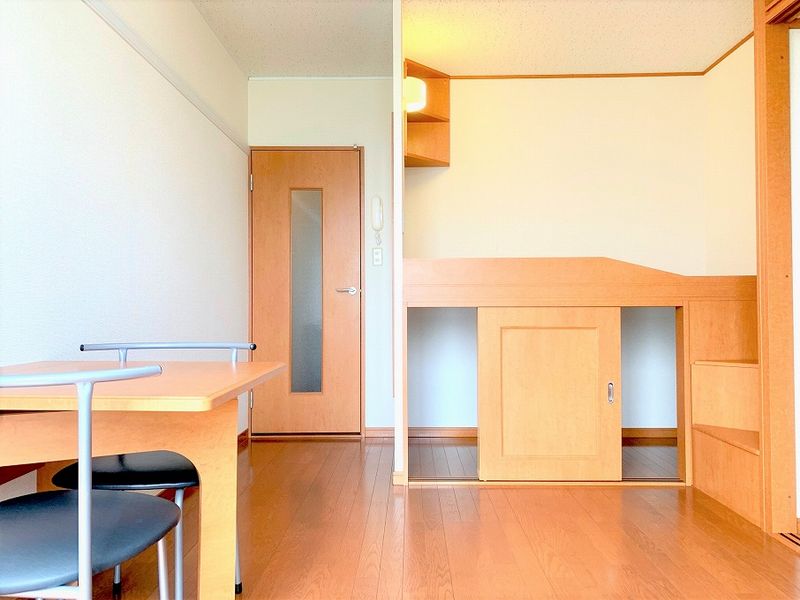 レオパレス平林 居間