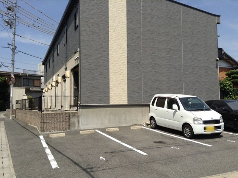 レオパレスさくら 駐車場