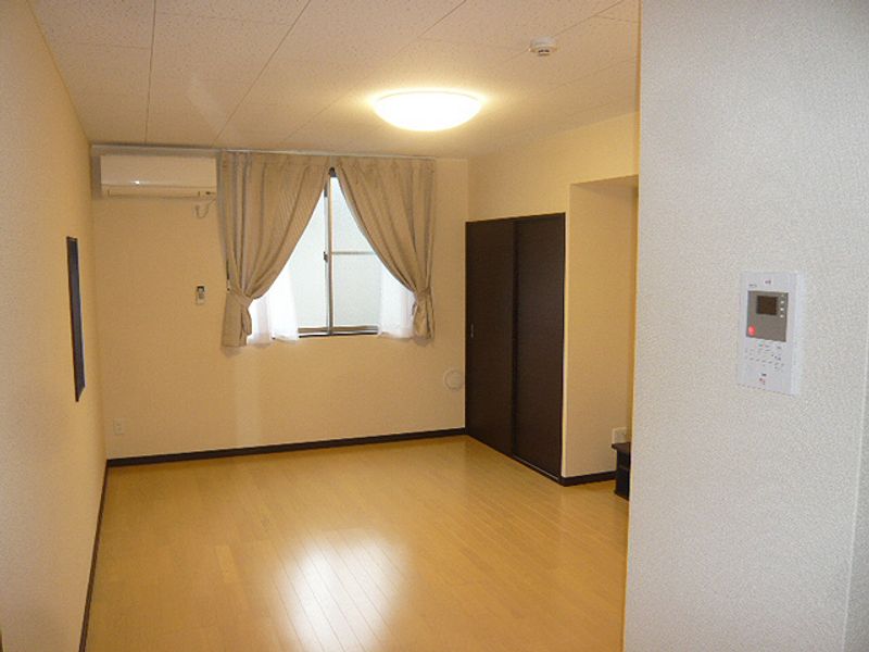 レオネクストハピネスしだみ 居間