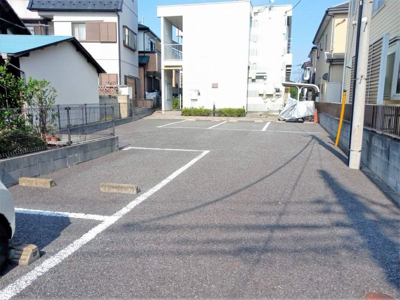 レオパレスジュネスドミール 駐車場