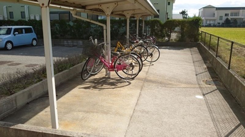 レオパレス北山 駐車場