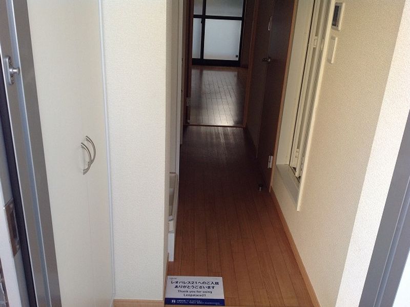レオパレスラグレージュ 玄関