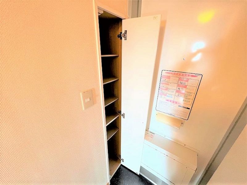 レオパレスパレット 玄関