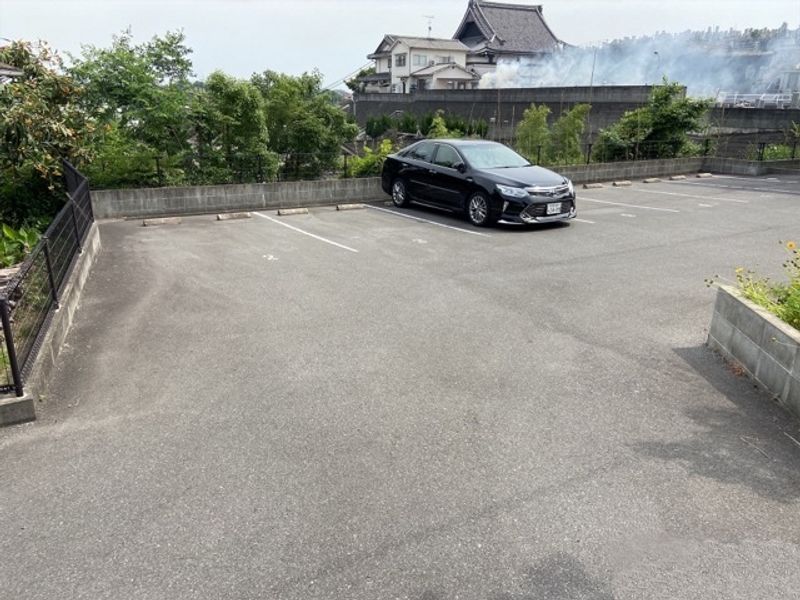 レオネクストオアーゾ 駐車場