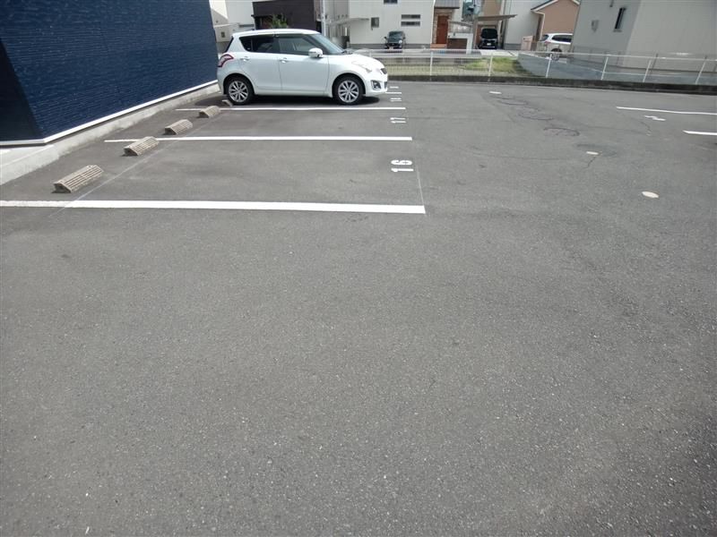 レオパレス赤田Ⅱ 駐車場