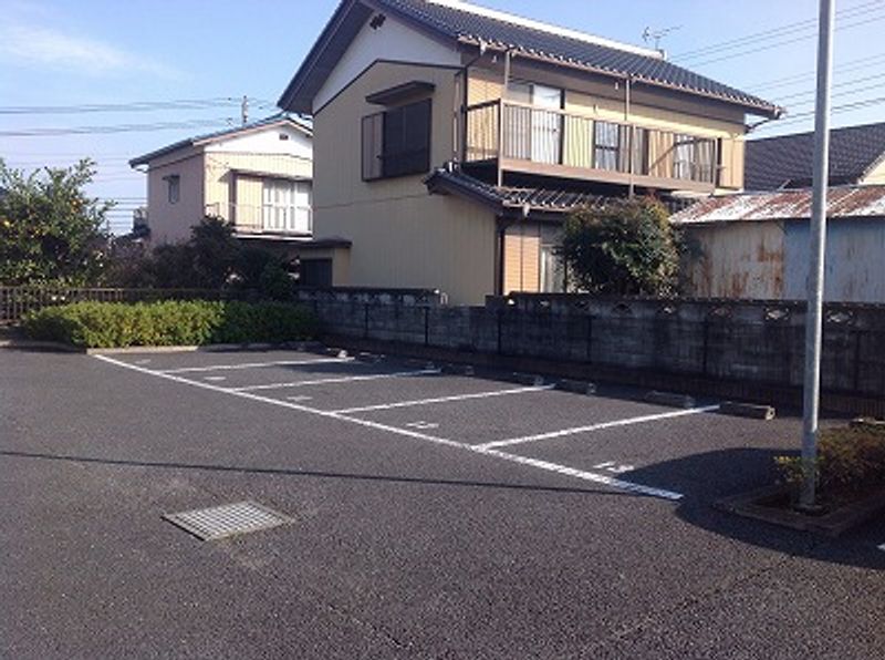レオパレスセジュール 駐車場