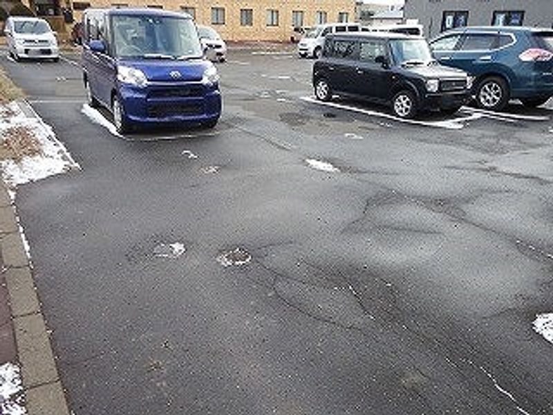 レオパレスコルヌ 駐車場
