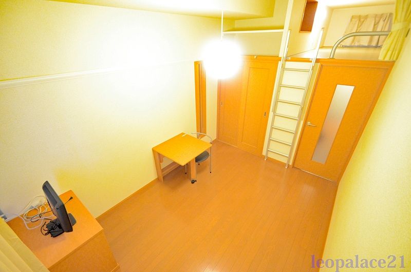 レオパレスオアシス 寝室