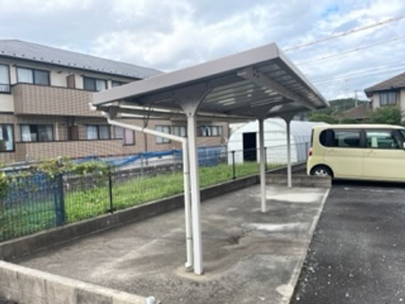 レオパレスウェルトップ 駐車場
