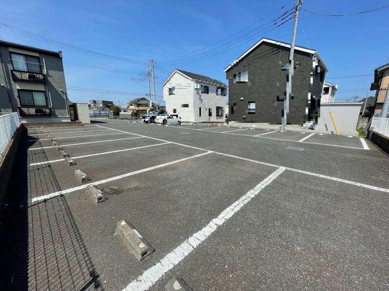 レオパレスジュール 駐車場