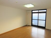 レオパレスコンフォール 居間
