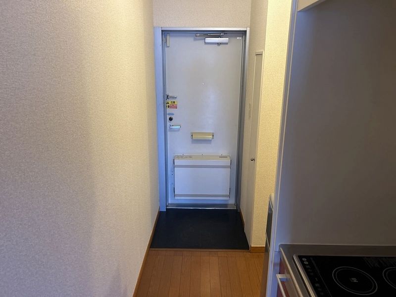 レオパレススワホーム 玄関