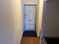 レオパレススワホーム 玄関