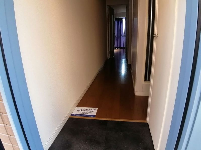 レオパレスゼスト 玄関