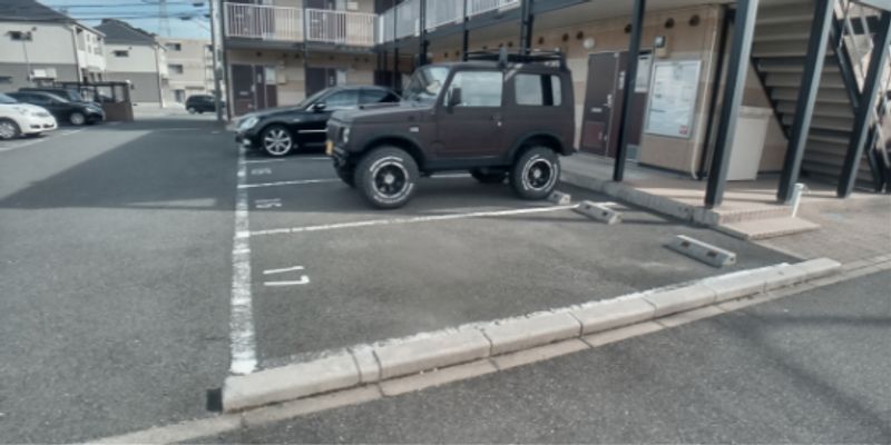レオパレスアイリス学研台Ⅱ 駐車場