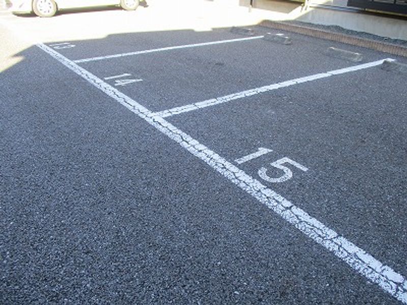 レオパレス暁 駐車場