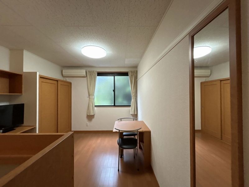 レオパレス西羽貫 居間