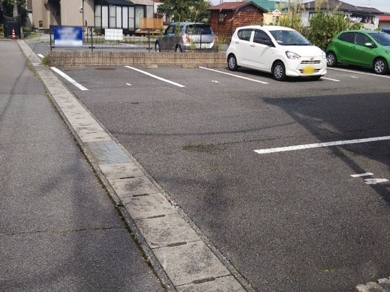 レオパレスフク 駐車場