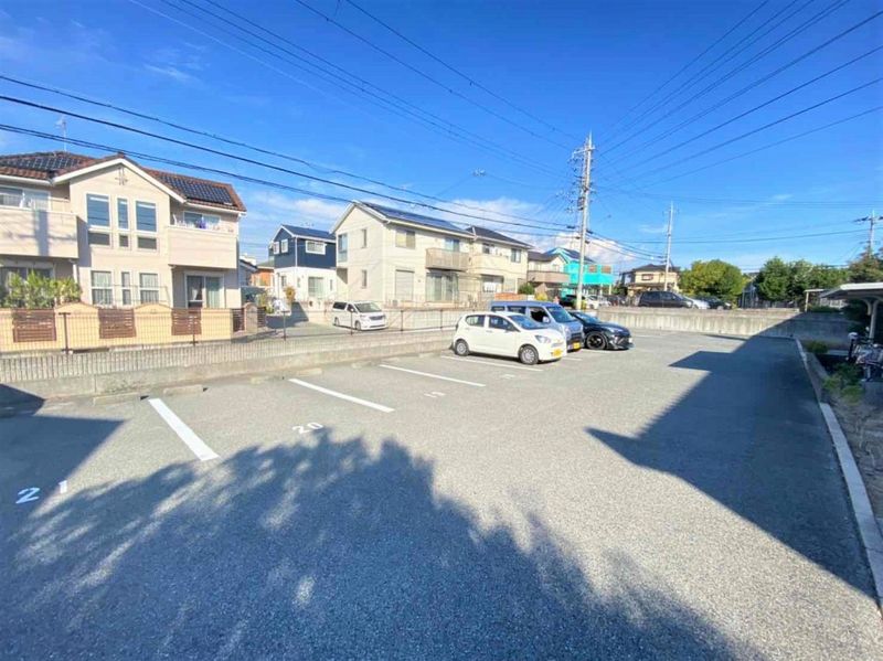 レオパレスラダックＢ 駐車場